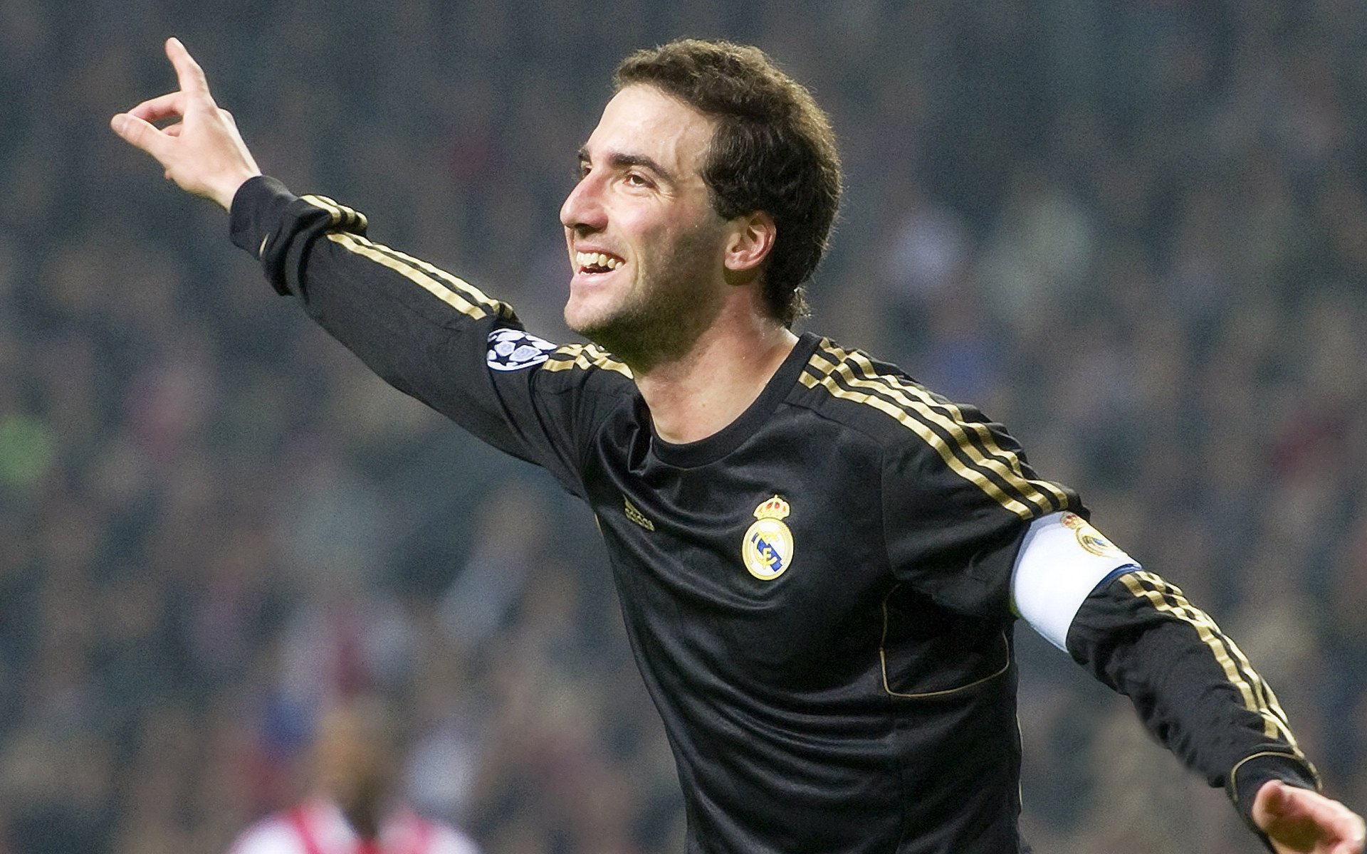 拜仁本轮换上凯恩、迪亚斯、奥利塞，是德甲史上最“贵”的换人