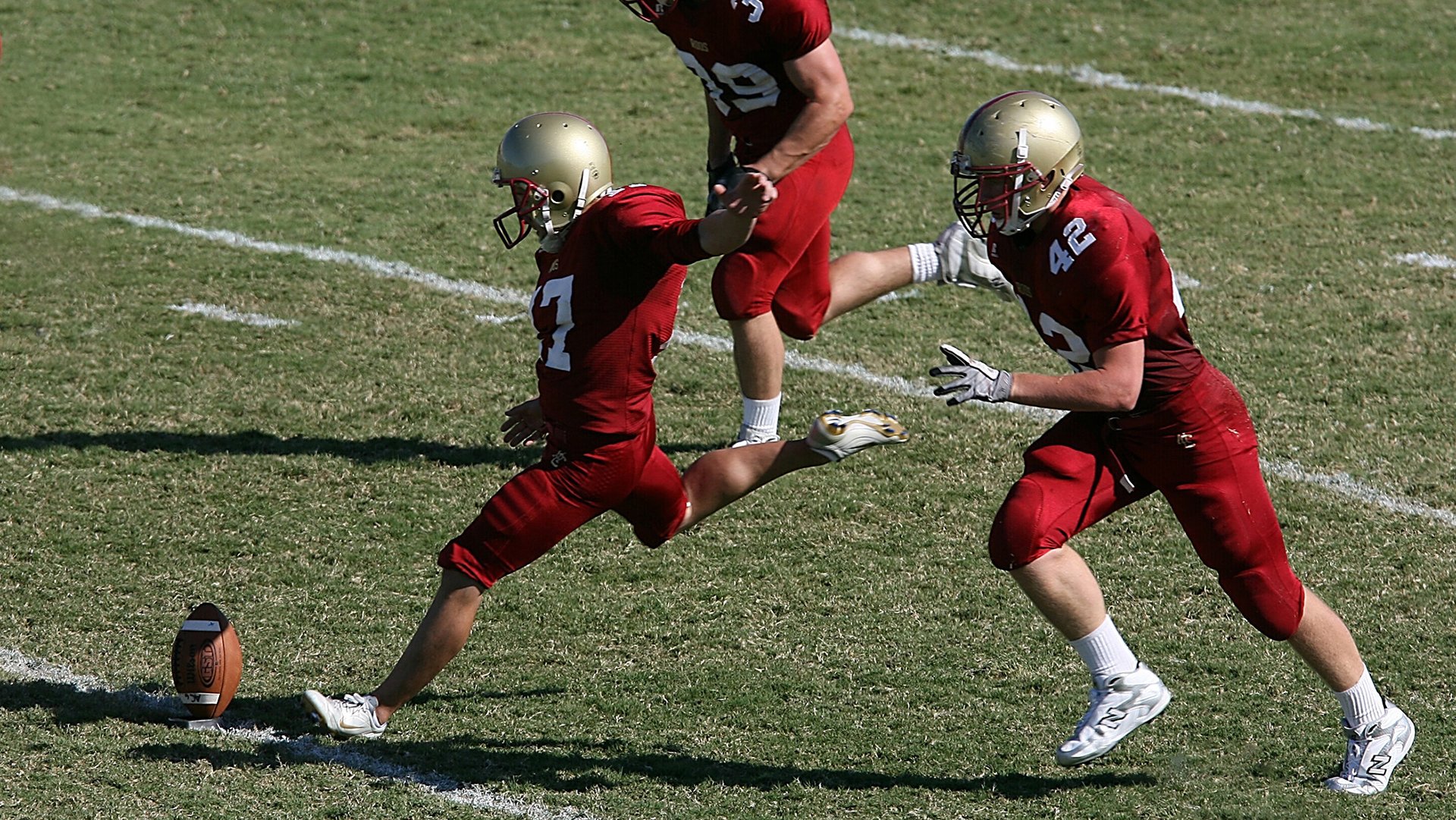 火炬传递连接古代与现代奥运，火炬传递的两层意义